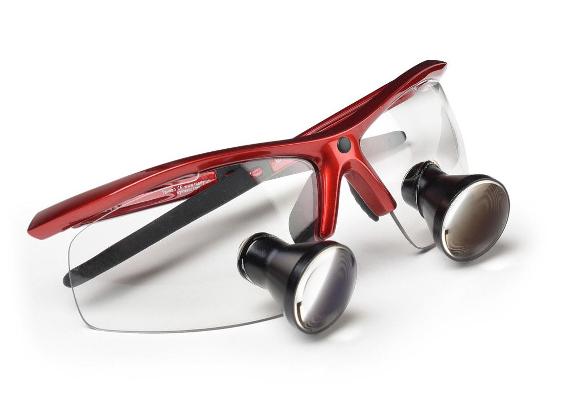 EasyLoupe - 2,5fache Vergrößerung, Arbeitsabstand 420 mm, Pupillenabstand (PD): 59 mm EasyLoupe - 2,5fache Vergrößerung, Arbeitsabstand 420 mm, Pupillenabstand (PD): 59 mm